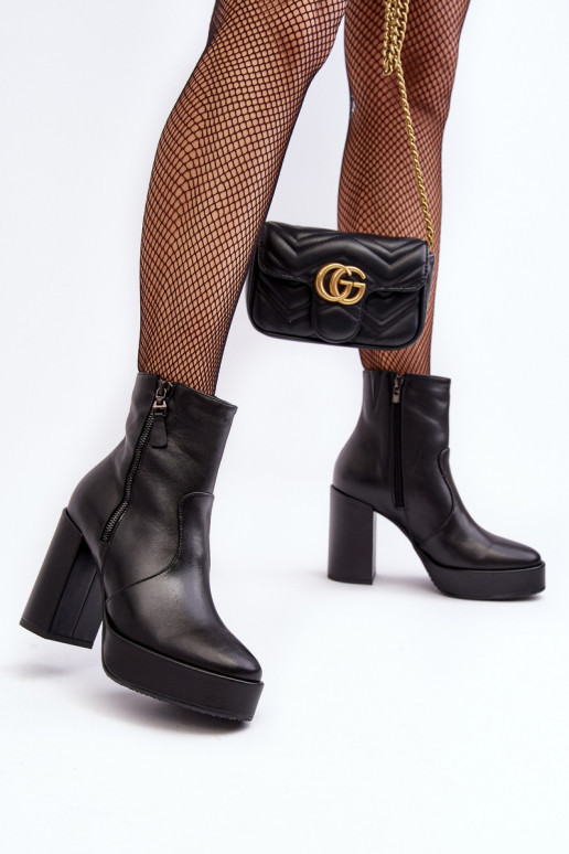 Stivali da donna in pelle naturale con i tacchi e piattaformai Laura Messi 2690 colore nero