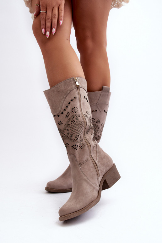 Zazoo 4043 dalla pelle scamosciata stivali Con tacco basso con elementi traforati colore cappuccino Zazoo 4043 dalla pelle scamosciata stivali Con tacco basso con elementi traforati colore cappuccino