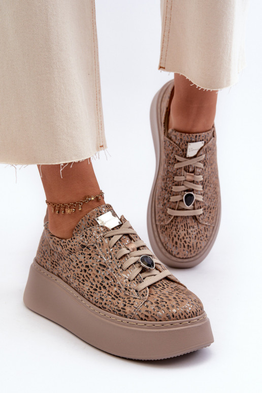 Pelle scarpe da ginnastica con una piattaforma Deveciejka 06191-10 beige