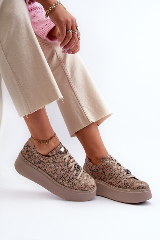 Pelle scarpe da ginnastica con una piattaforma Deveciejka 06191-10 beige