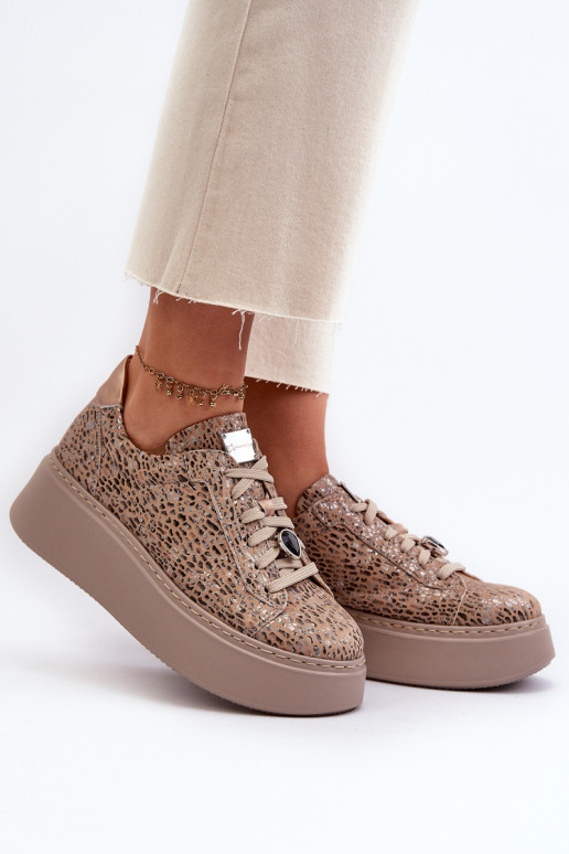 Pelle scarpe da ginnastica con una piattaforma Deveciejka 06191-10 beige