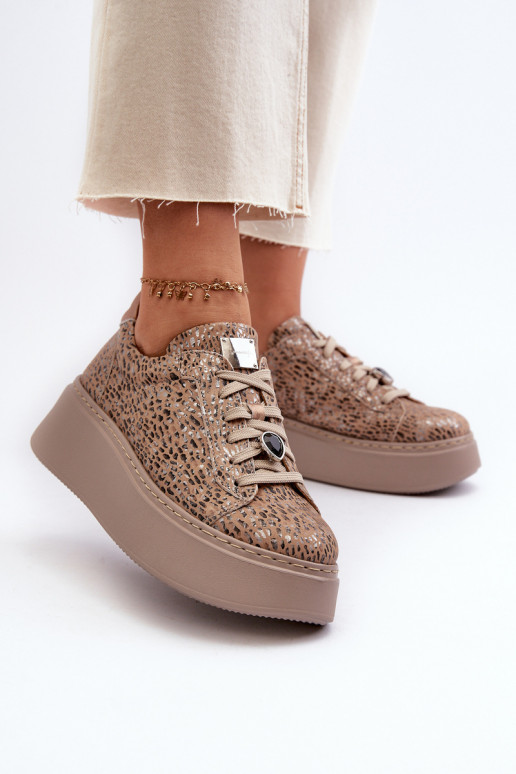 Pelle scarpe da ginnastica con una piattaforma Deveciejka 06191-10 beige