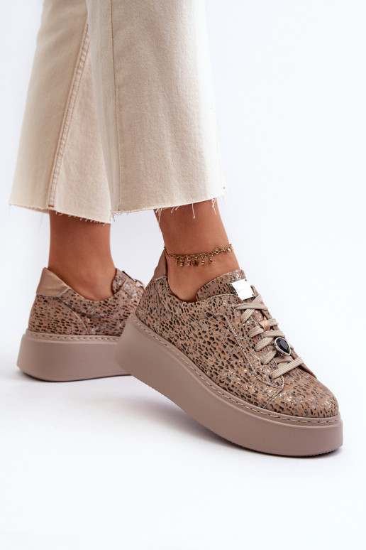 Pelle scarpe da ginnastica con una piattaforma Deveciejka 06191-10 beige