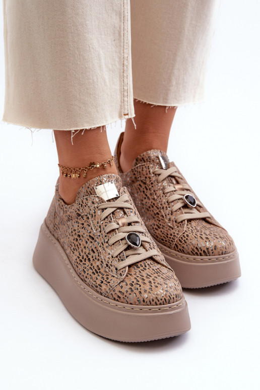 Pelle scarpe da ginnastica con una piattaforma Deveciejka 06191-10 beige