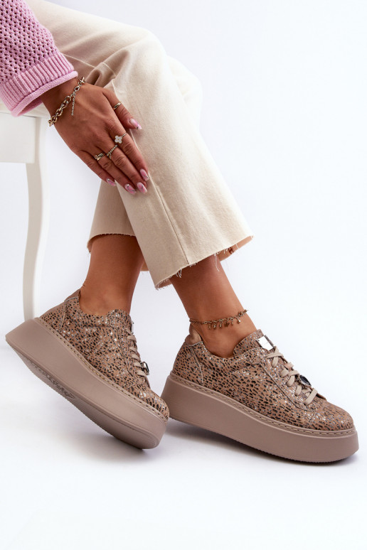 Pelle scarpe da ginnastica con una piattaforma Deveciejka 06191-10 beige