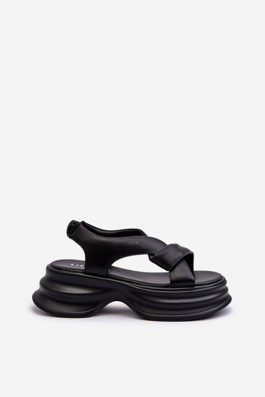 Sandali da donna Femminile con suole massicce alla moda colore nero GOE NN2N4106 Sandali da donna Femminile con suole massicce alla moda colore nero GOE NN2N4106