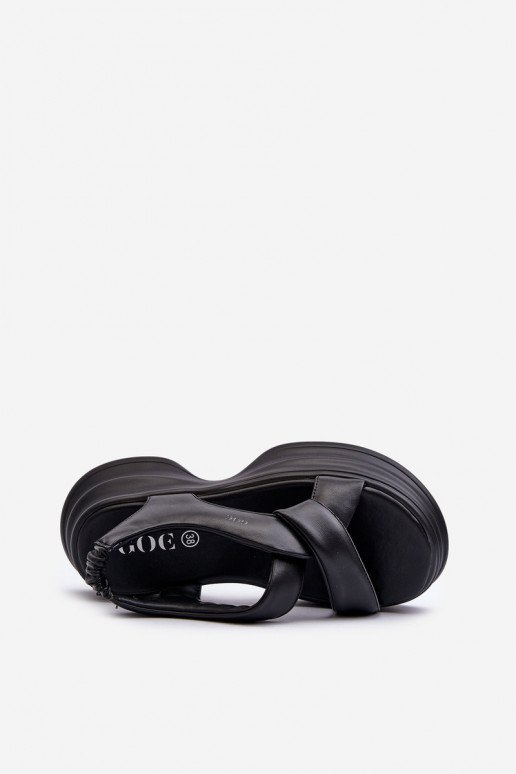 Sandali da donna Femminile con suole massicce alla moda colore nero GOE NN2N4106 Sandali da donna Femminile con suole massicce alla moda colore nero GOE NN2N4106