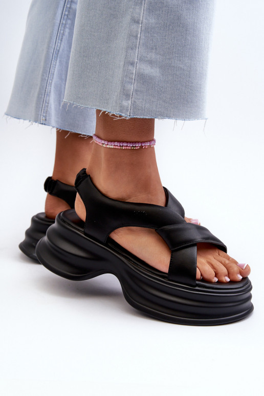 Sandali da donna Femminile con suole massicce alla moda colore nero GOE NN2N4106 Sandali da donna Femminile con suole massicce alla moda colore nero GOE NN2N4106