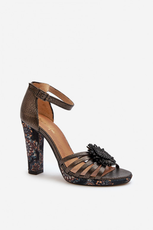 Sandali con tacco alto da donna con ornamenti Deveciejka 06620-20 colore grigio Sandali con tacco alto da donna con ornamenti Deveciejka 06620-20 colore grigio