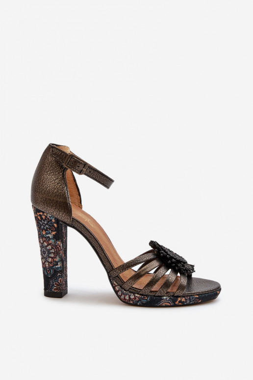 Sandali con tacco alto da donna con ornamenti Deveciejka 06620-20 colore grigio Sandali con tacco alto da donna con ornamenti Deveciejka 06620-20 colore grigio