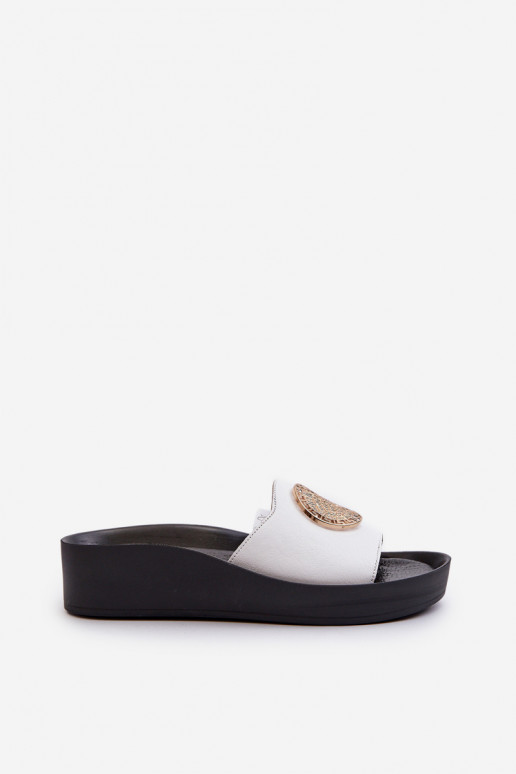 Zazoo 2920 Pantofole in pelle Femminile Su un cuneo Ze colore doratom Detalem Colore bianco Zazoo 2920 Pantofole in pelle Femminile Su un cuneo Ze colore doratom Detalem Colore bianco