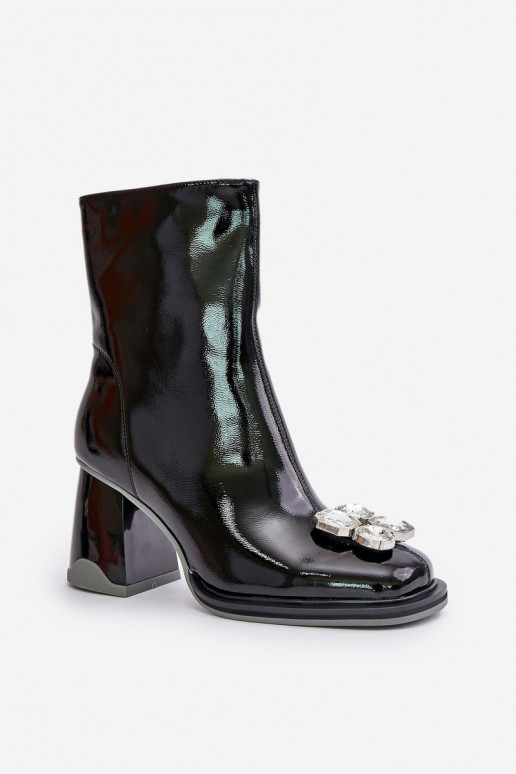 con effetto vernice Stivali da donna con ornamenti D&A MR880-019 colore nero con effetto vernice Stivali da donna con ornamenti D&A MR880-019 colore nero
