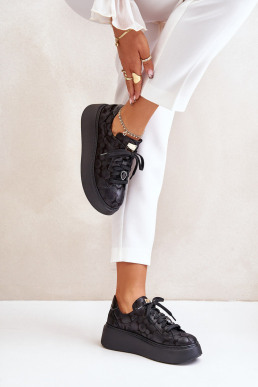 Pelle scarpe da ginnastica con una piattaforma Deveciejka 06191-42 colore nero Pelle scarpe da ginnastica con una piattaforma Deveciejka 06191-42 colore nero