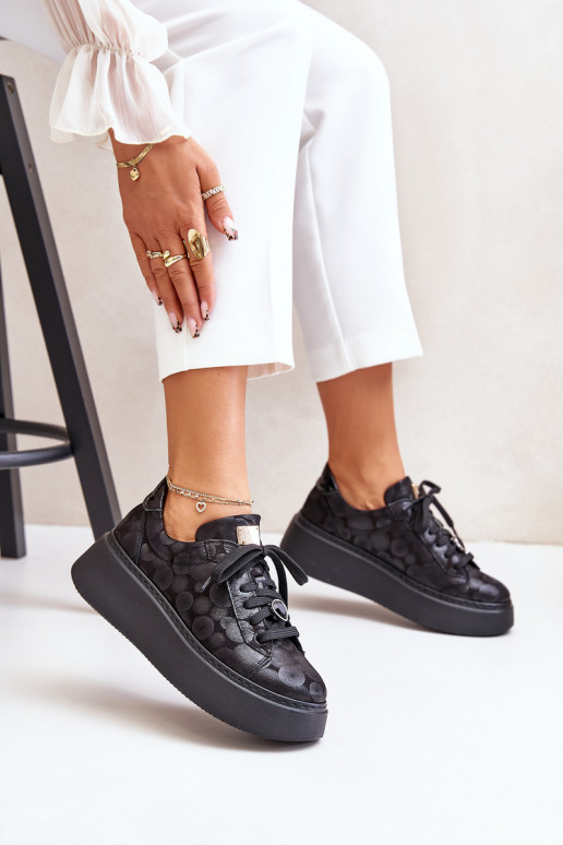 Pelle scarpe da ginnastica con una piattaforma Deveciejka 06191-42 colore nero Pelle scarpe da ginnastica con una piattaforma Deveciejka 06191-42 colore nero