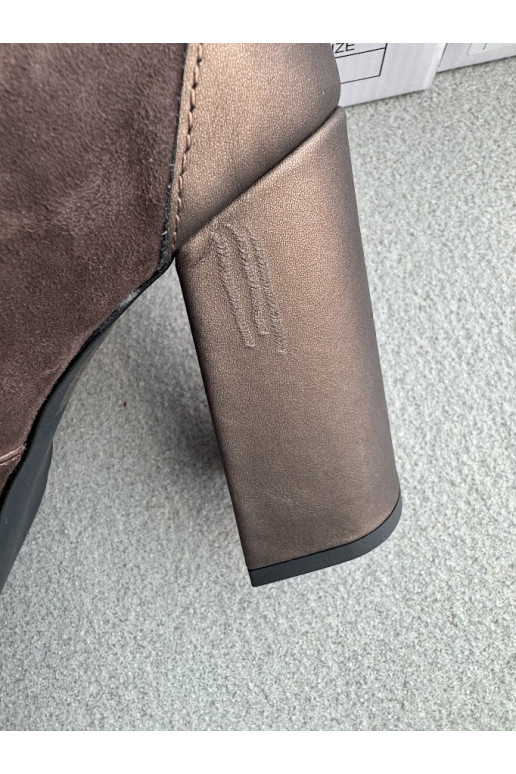 Scarpe scamosciate con i tacchi Laura Messi 2702 colore marrone