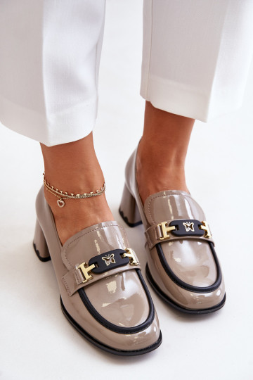 con effetto vernice scarpe Femminile con i tacchi con ornamenti Artiker 55C1054 beige