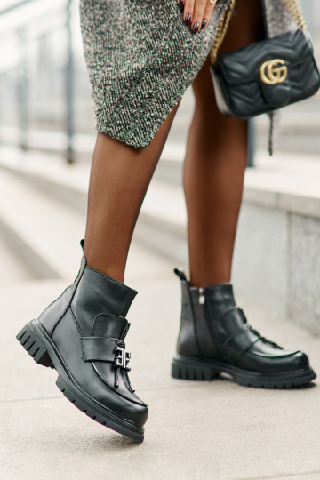 Pelle Stivali con tacchi larghi con ornamenti riscaldamento colore nero Asperra 2