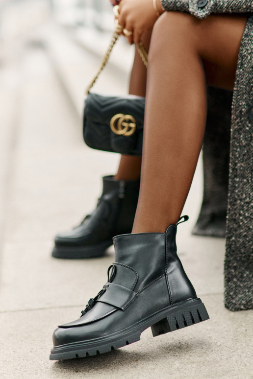 Pelle Stivali con tacchi larghi con ornamenti riscaldamento colore nero Asperra