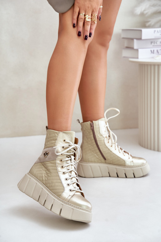 Pelle Stivali con una piattaforma Deveciejka 06751-25 colore dorato