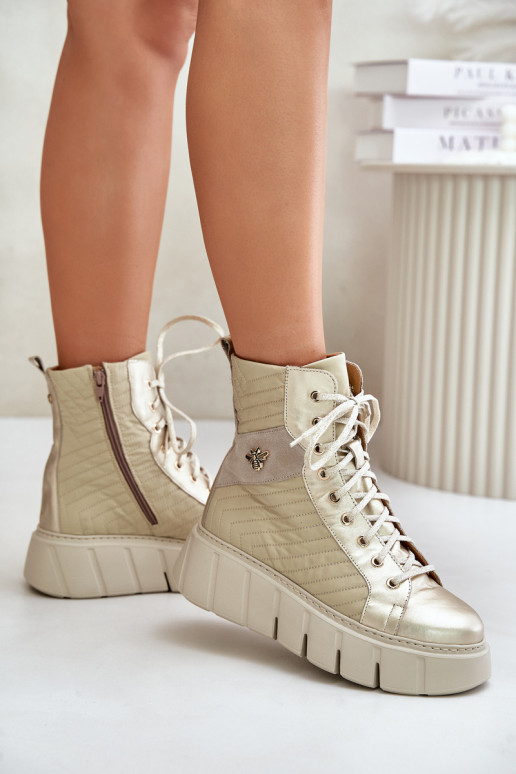 Pelle Stivali con una piattaforma Deveciejka 06751-25 colore dorato