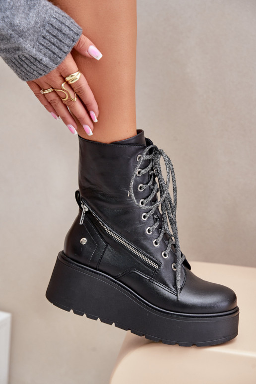 Pelle Stivaletti da lavoro con una piattaforma I Koturnie Deveciejka 06676-01 colore nero