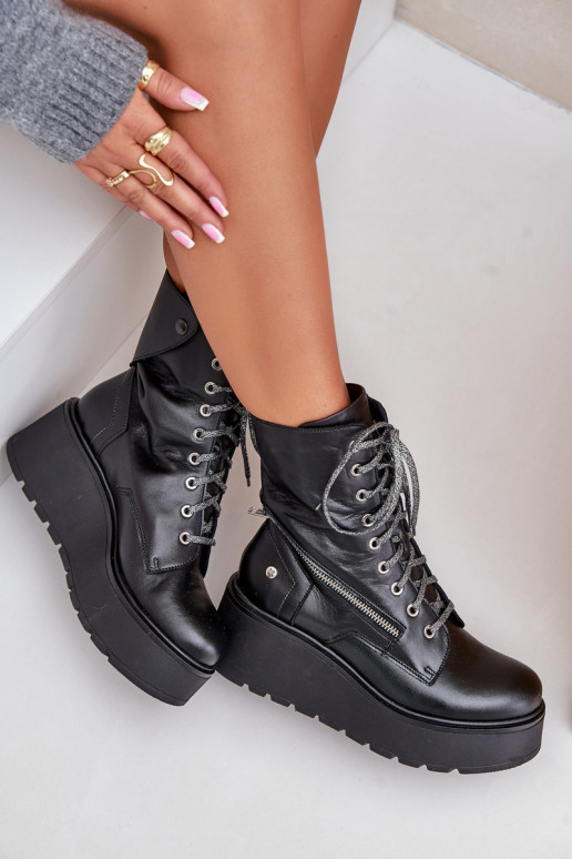 Pelle Stivaletti da lavoro con una piattaforma I Koturnie Deveciejka 06676-01 colore nero