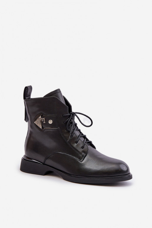 Pelle Stivali con tacchi larghi con ornamenti riscaldamento Deveciejka N3115-01 colore nero