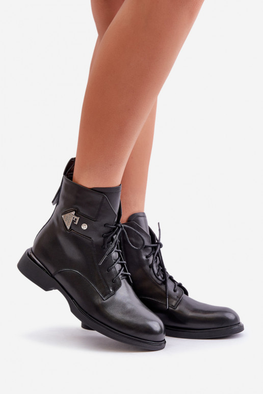 Pelle Stivali con tacchi larghi con ornamenti riscaldamento Deveciejka N3115-01 colore nero