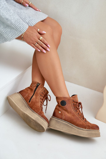 Scarpe scamosciate con una piattaforma Deveciejka 06309-29 colore marrone