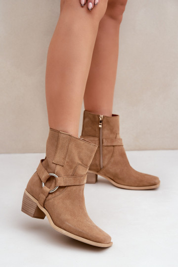 Stivaletti in suede naturale con tacchi, color sabbia 2