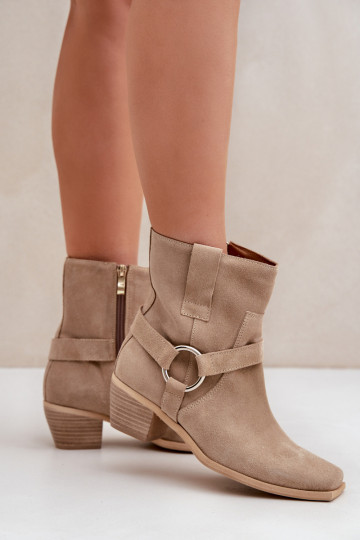 Stivaletti in suede naturale con tacchi, color avorio