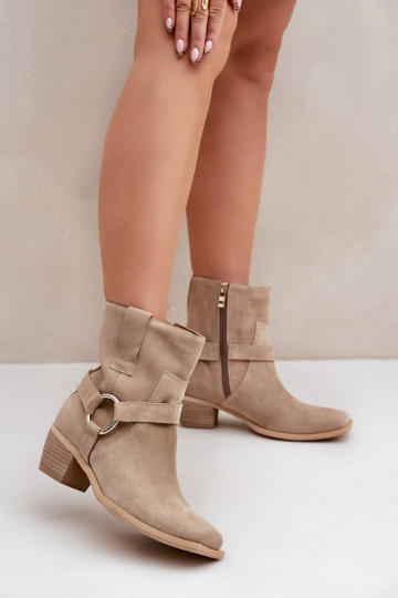 Stivaletti in suede naturale con tacchi, color avorio 2