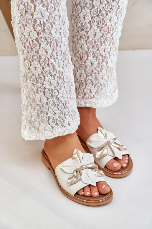 Pantofole con ornamenti pelle naturale Zazoo 3667 Colore bianco Pantofole con ornamenti pelle naturale Zazoo 3667 Colore bianco