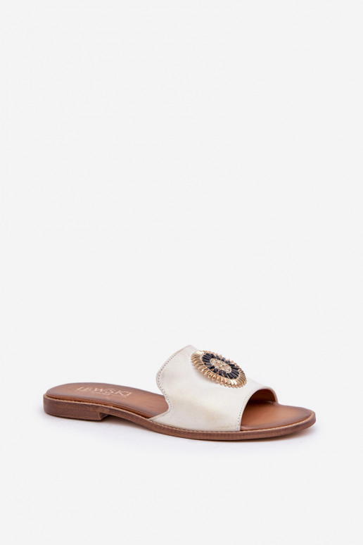 Pantofole in pelle con ornamenti con tacchi larghi LeAski 3047/O colore dorato Przecierany Pantofole in pelle con ornamenti con tacchi larghi LeAski 3047/O colore dorato Przecierany