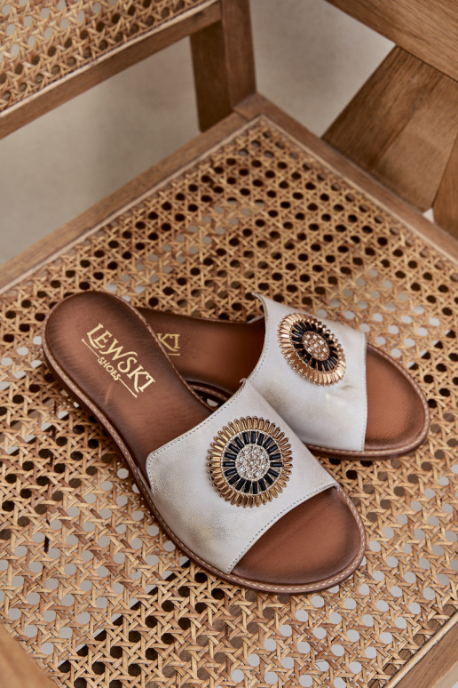 Pantofole in pelle con ornamenti con tacchi larghi LeAski 3047/O colore dorato Przecierany Pantofole in pelle con ornamenti con tacchi larghi LeAski 3047/O colore dorato Przecierany