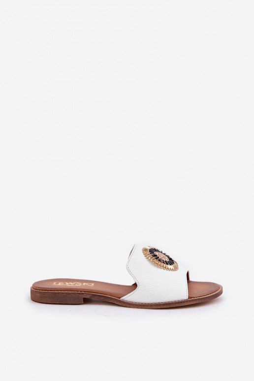 Pantofole in pelle con ornamenti con tacchi larghi LeAski 3047/O Colore bianco Pantofole in pelle con ornamenti con tacchi larghi LeAski 3047/O Colore bianco