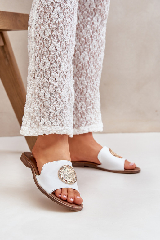 Pantofole in pelle con ornamenti con tacchi larghi Zazoo 3047/O Colore bianco Pantofole in pelle con ornamenti con tacchi larghi Zazoo 3047/O Colore bianco