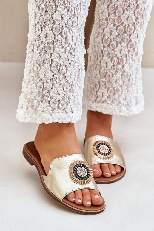 Pantofole in pelle con ornamenti con tacchi larghi Zazoo 3047/O colore dorato Pantofole in pelle con ornamenti con tacchi larghi Zazoo 3047/O colore dorato