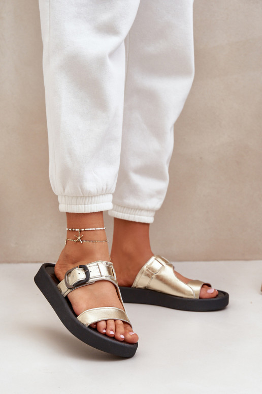 Pantofole in pelle Femminile con una piattaforma Zazoo 3024 colore dorato Pantofole in pelle Femminile con una piattaforma Zazoo 3024 colore dorato