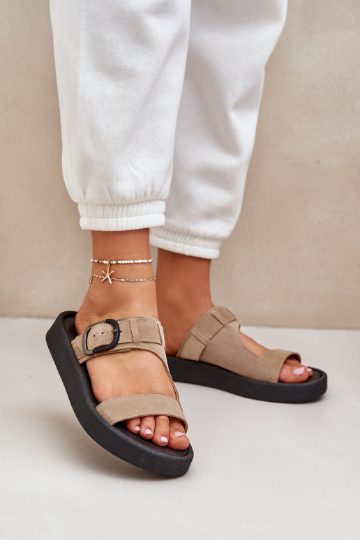 Pantofole da donna in pelle scamosciata con una piattaforma Zazoo 3024 beige Pantofole da donna in pelle scamosciata con una piattaforma Zazoo 3024 beige