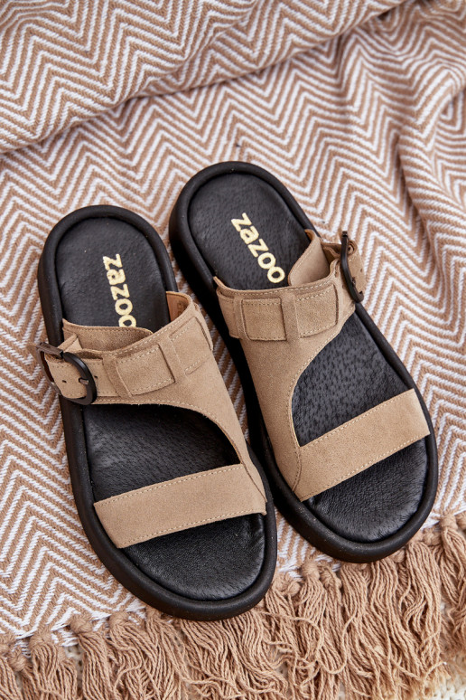 Pantofole da donna in pelle scamosciata con una piattaforma Zazoo 3024 beige Pantofole da donna in pelle scamosciata con una piattaforma Zazoo 3024 beige