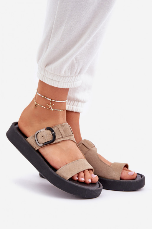 Pantofole da donna in pelle scamosciata con una piattaforma Zazoo 3024 beige Pantofole da donna in pelle scamosciata con una piattaforma Zazoo 3024 beige