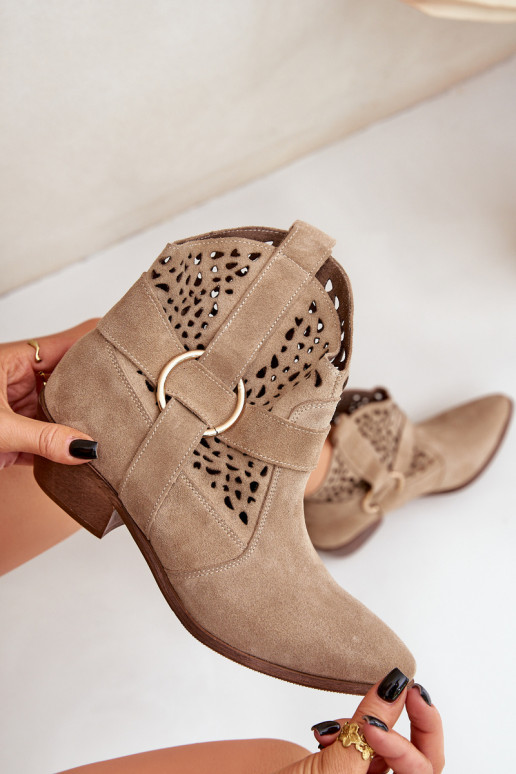 Scarpe scamosciate stile coAboy con elementi traforati con i tacchi Zazoo 2994 beige Scarpe scamosciate stile coAboy con elementi traforati con i tacchi Zazoo 2994 beige