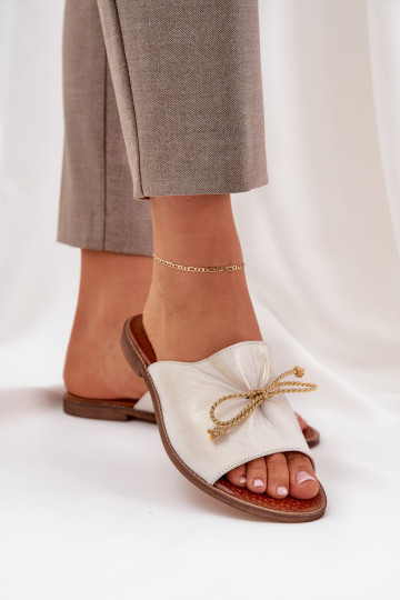 Ciabatte eleganti in pelle con fiocchi Leįskis 3572 color oro opaco