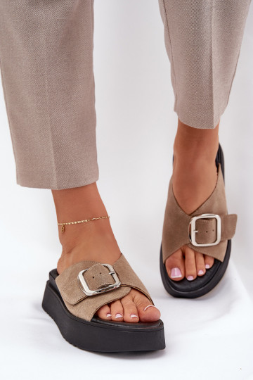 Pantofole da donna in pelle scamosciata con fibbie con una piattaforma Zazoo 3019 beige