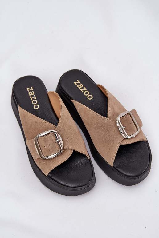 Pantofole da donna in pelle scamosciata con fibbie con una piattaforma Zazoo 3019 beige Pantofole da donna in pelle scamosciata con fibbie con una piattaforma Zazoo 3019 beige