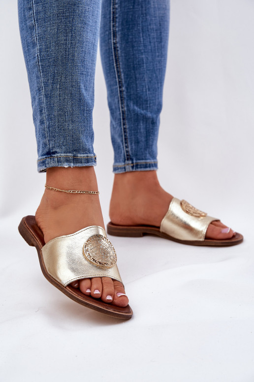 Zazoo 2938 Pantofole in pelle con tacchi larghi con ornamenti colore dorato Zazoo 2938 Pantofole in pelle con tacchi larghi con ornamenti colore dorato