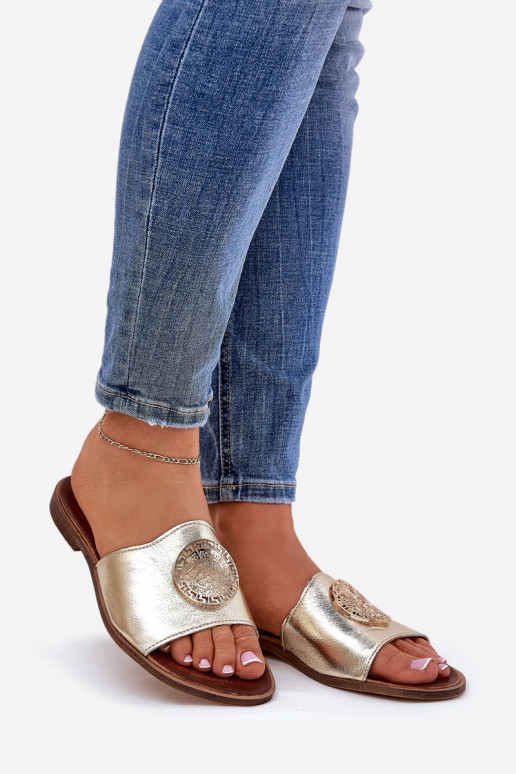 Zazoo 2938 Pantofole in pelle con tacchi larghi con ornamenti colore dorato Zazoo 2938 Pantofole in pelle con tacchi larghi con ornamenti colore dorato