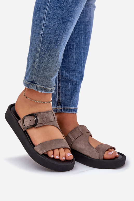 Pantofole da donna in pelle scamosciata con una piattaforma Zazoo 3024 colore marrone Pantofole da donna in pelle scamosciata con una piattaforma Zazoo 3024 colore marrone