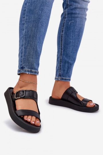 Pantofole in pelle Femminile con una piattaforma Zazoo 3024 colore nero